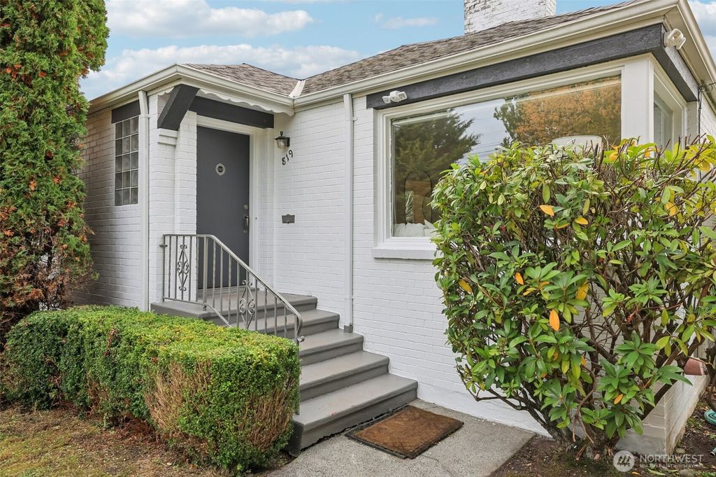Photo of 819 NW 80th Street, Seattle, WA 98117 (MLS # 2447651)