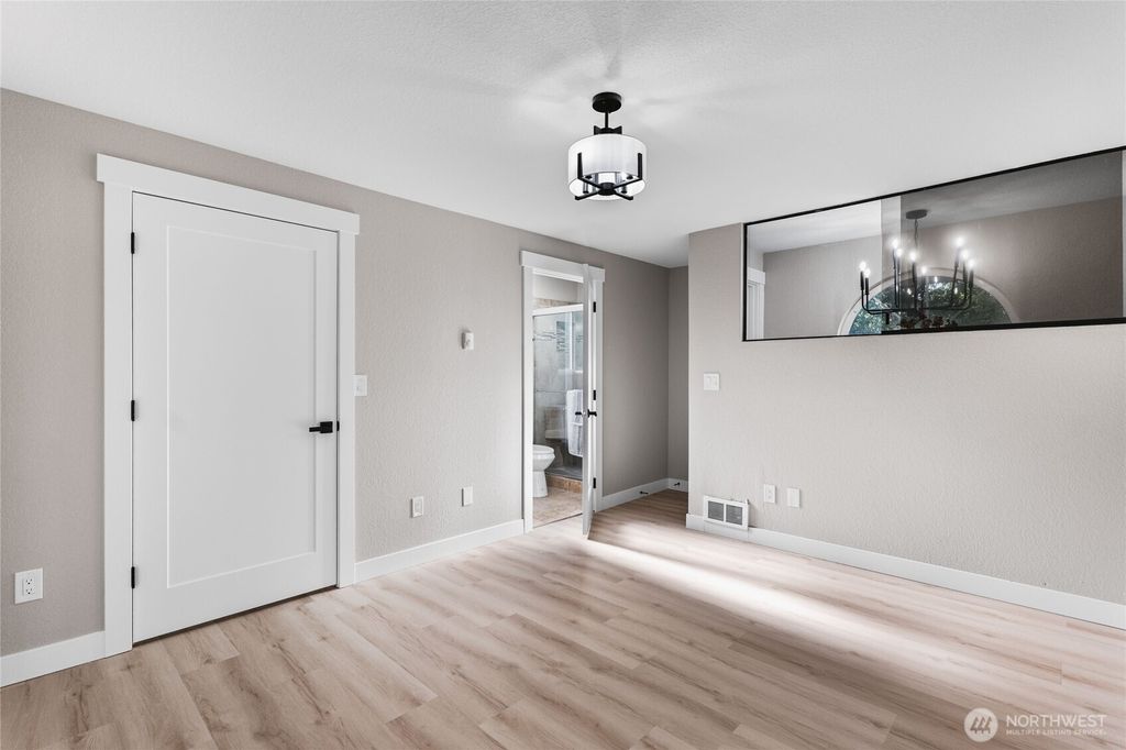 listing image 9365050387485749892