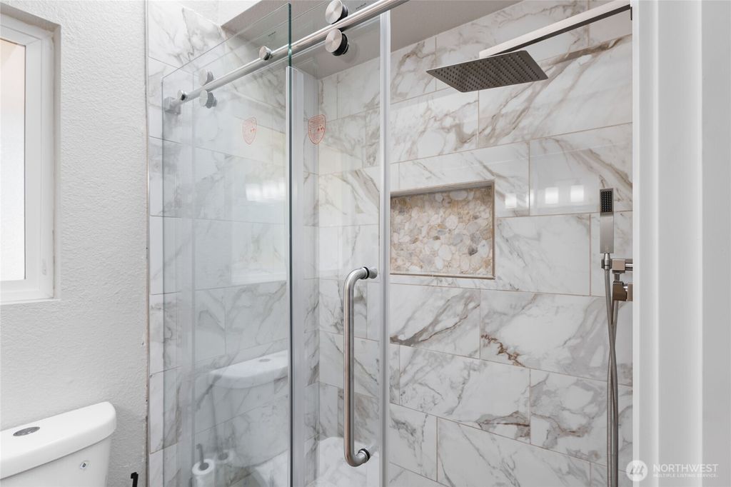 listing image 9360077745632395044