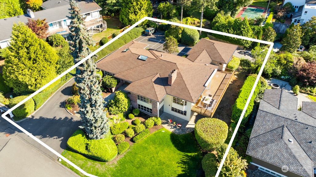 Photo of 8947 NE 36th Street, Yarrow Point, WA 98004 (MLS # 2319593)