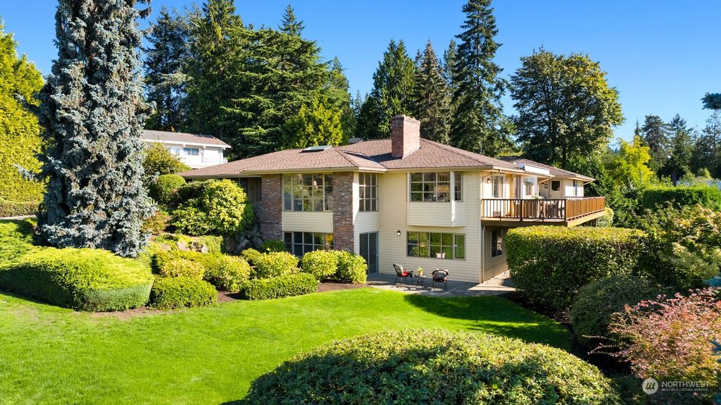 Photo of 8947 NE 36th Street, Yarrow Point, WA 98004 (MLS # 2319593)
