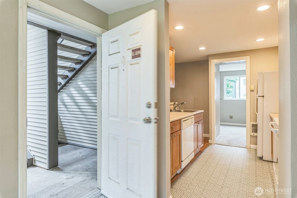 Photo of 26331 116th Ave SE Ave #G104, Kent, WA 98030 (MLS # 2376109)
