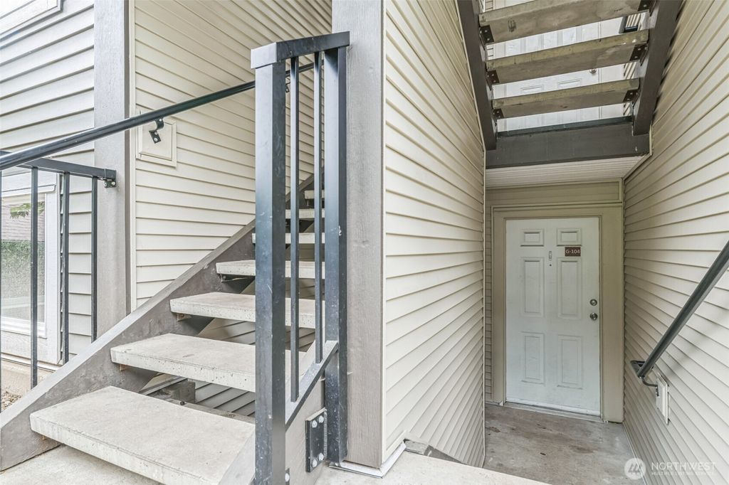 Photo of 26331 116th Ave SE Ave #G104, Kent, WA 98030 (MLS # 2376109)