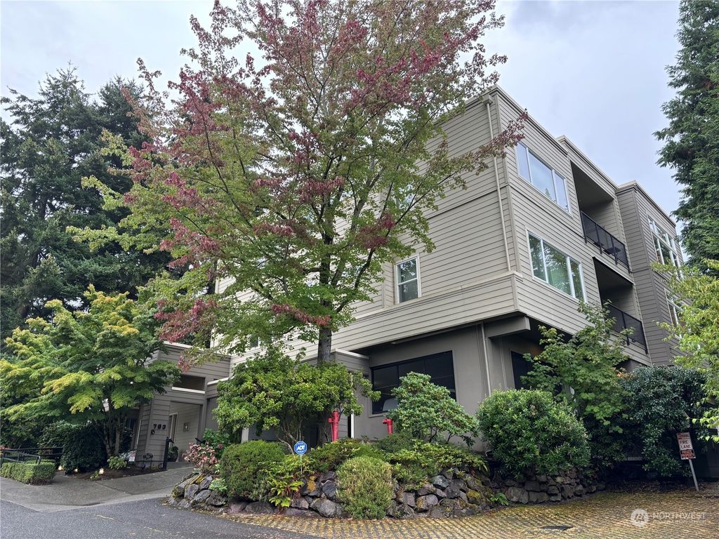 Photo of 703 4th Ave. Ave #202, Kirkland, WA 98033 (MLS # 2283110)