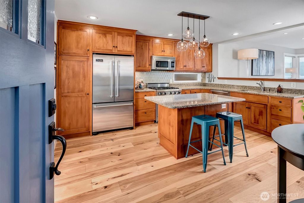 Photo of 11262 Riviera Place NE, Seattle, WA 98125 (MLS # 2491446)