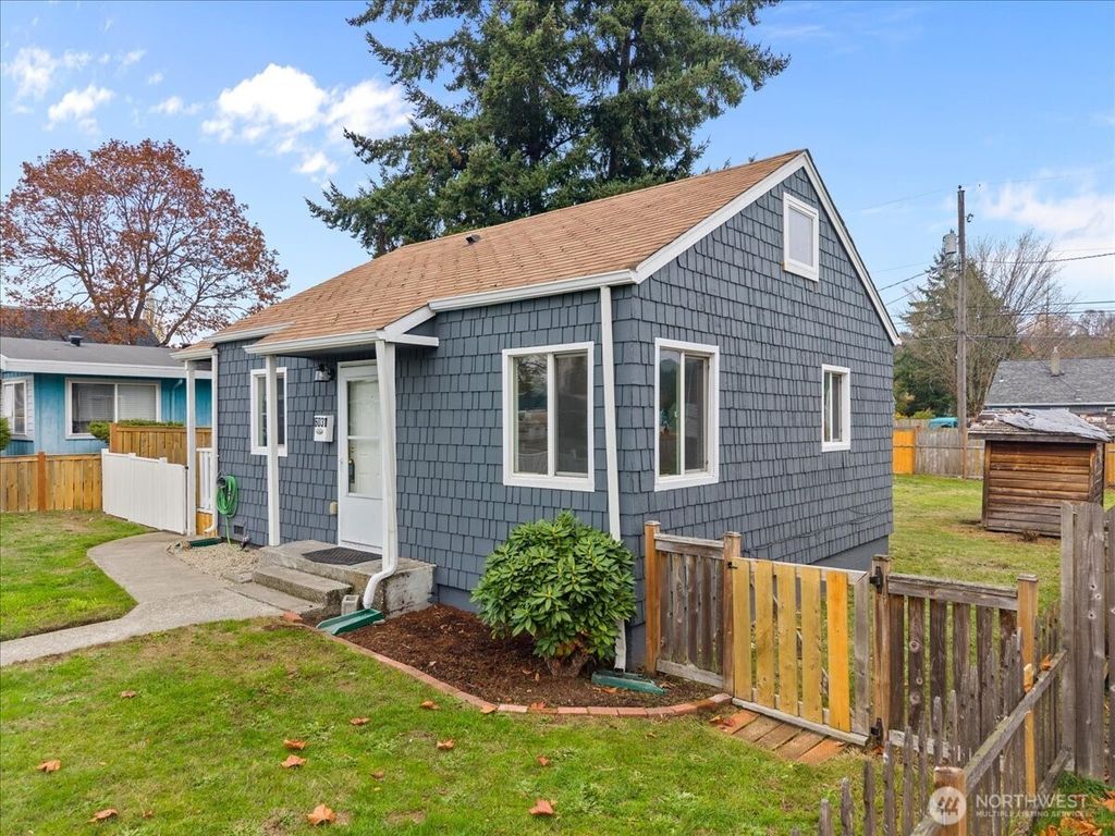 Photo of 6031 S Oakes Street, Tacoma, WA 98409 (MLS # 2454573)