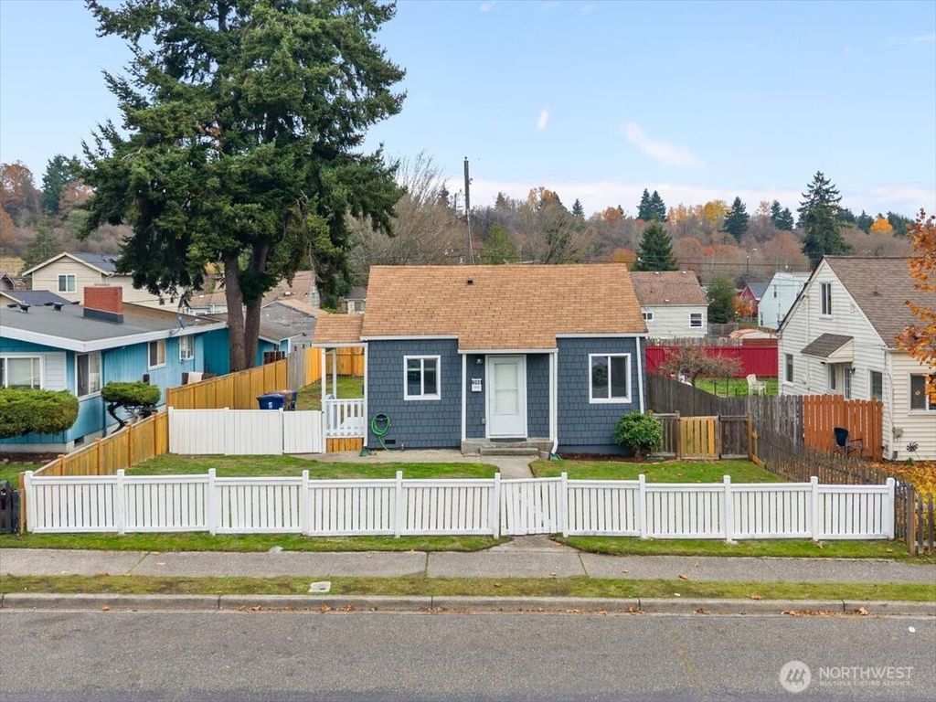 Photo of 6031 S Oakes Street, Tacoma, WA 98409 (MLS # 2454573)