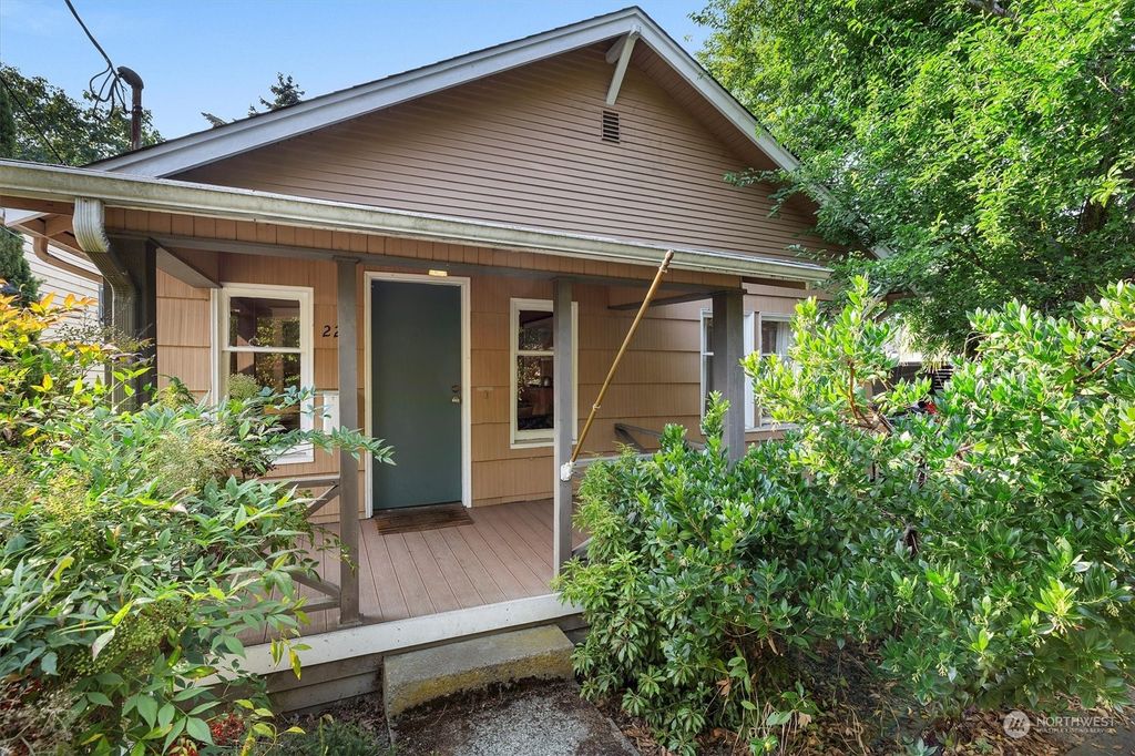 Photo of 227 31st Avenue E, Seattle, WA 98112 (MLS # 2288335)