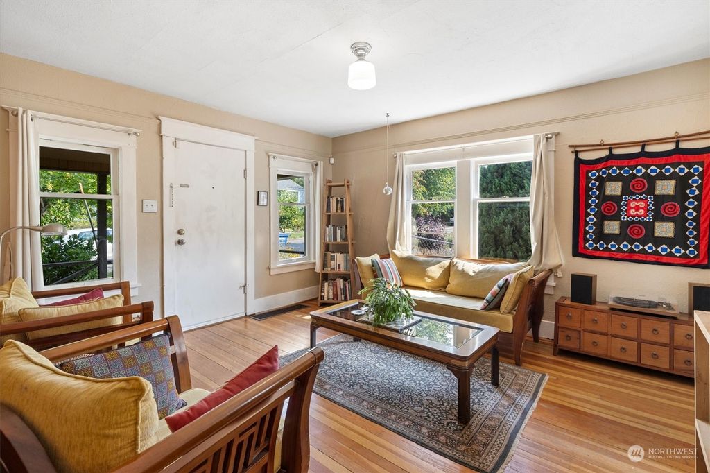 Photo of 227 31st Avenue E, Seattle, WA 98112 (MLS # 2288335)