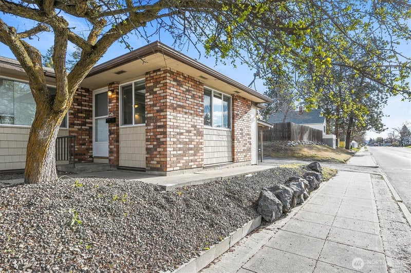 1332 W Garland Avenue