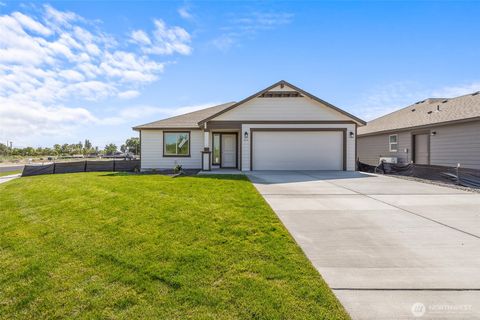 Photo of 311 Sandy Loop, Moses Lake, WA 98837 (MLS # 2430610)