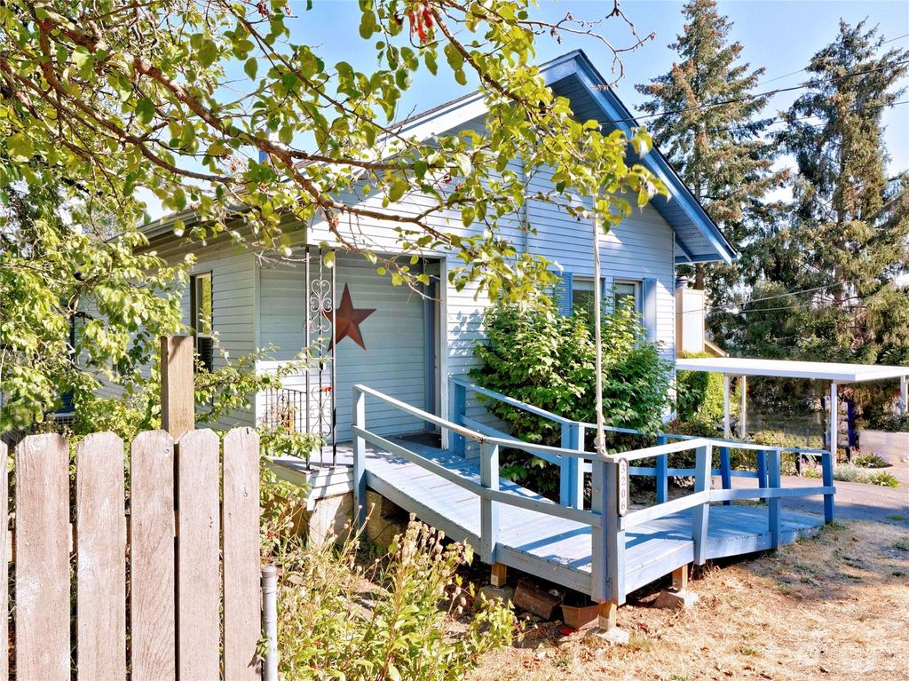 Photo of 3206 S 133rd Street, Tukwila, WA 98168 (MLS # 1996756)
