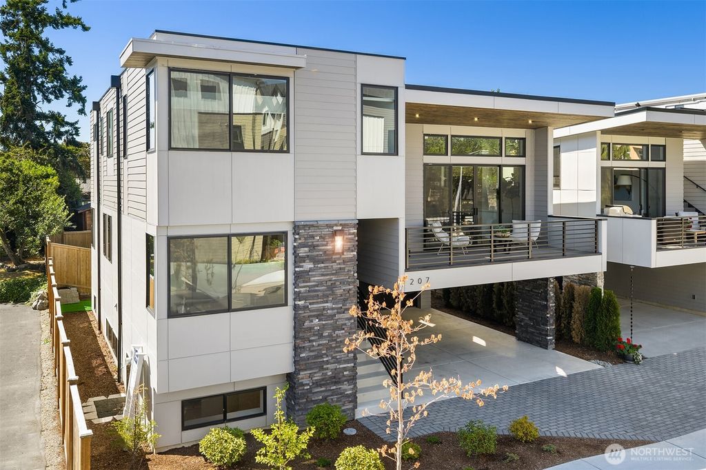 Photo of 207 2nd Avenue S, Kirkland, WA 98033 (MLS # 2377141)