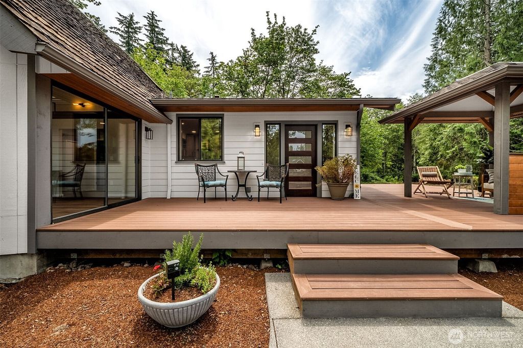 Photo of 31203 W Lake Morton Drive SE, Kent, WA 98042 (MLS # 2394240)