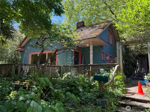 Photo of 6243 39th Avenue NE, Seattle, WA 98115 (MLS # 2528647)
