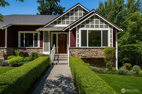 Photo of 10530 NE 119th Place, Kirkland, WA 98034 (MLS # 2559889)