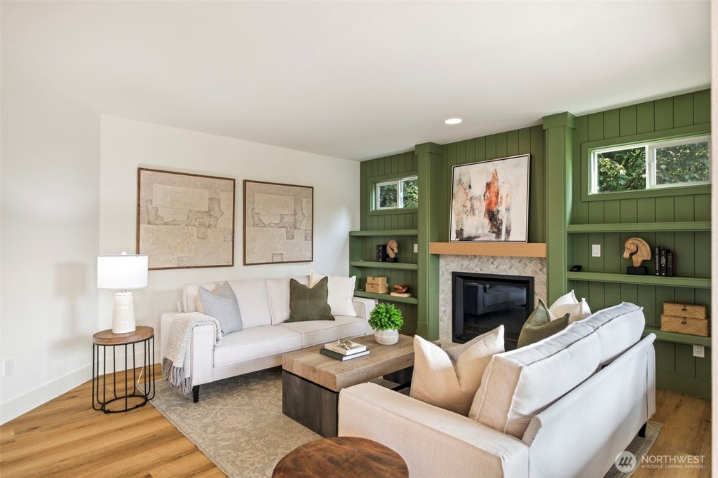 Photo of 10530 NE 119th Place, Kirkland, WA 98034 (MLS # 2559889)
