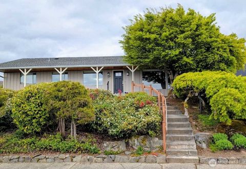Photo of 4484 140th Avenue SE, Bellevue, WA 98006 (MLS # 2517658)