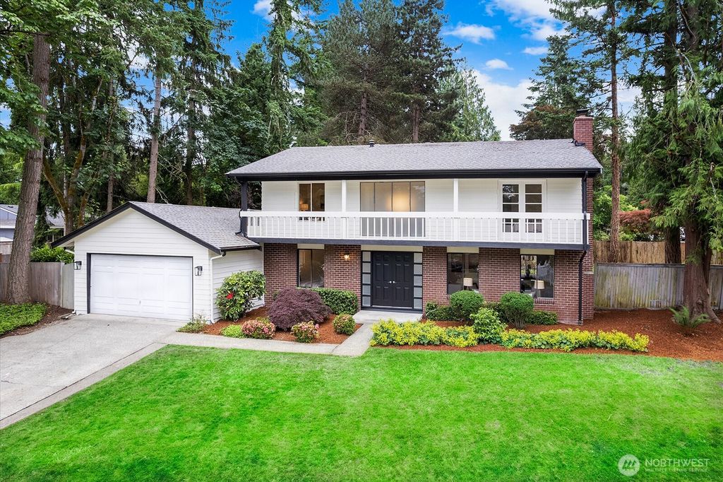 Photo of 17805 NE 29th Street, Redmond, WA 98052 (MLS # 2395207)