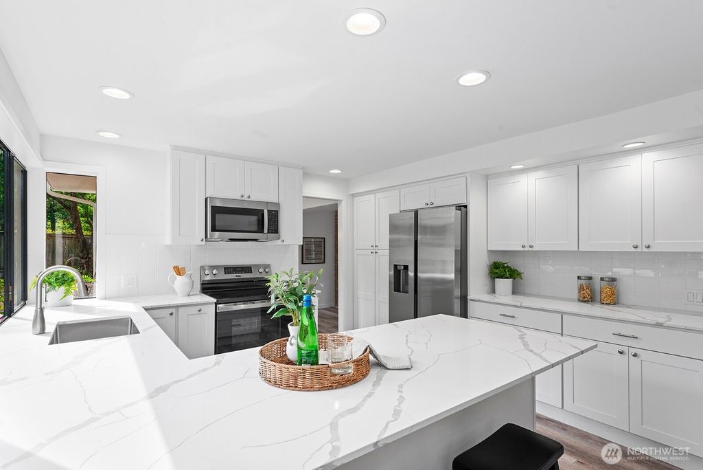 Photo of 17805 NE 29th Street, Redmond, WA 98052 (MLS # 2395207)