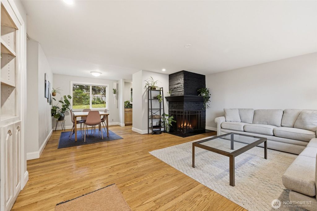 Photo of 1129 S 299th Place, Federal Way, WA 98003 (MLS # 2459426)