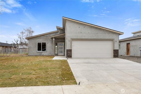 Photo of 515 S Dorsing Street, Moses Lake, WA 98837 (MLS # 2447237)