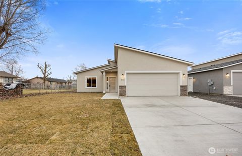 Photo of 515 S Dorsing Street, Moses Lake, WA 98837 (MLS # 2447237)