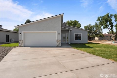 Photo of 515 S Dorsing Street, Moses Lake, WA 98837 (MLS # 2447237) Photo of 515 S Dorsing Street, Moses Lake, WA 98837 (MLS # 2447237)