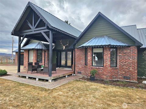 Photo of 711 Havillah Road, Tonasket, WA 98855 (MLS # 2495703)