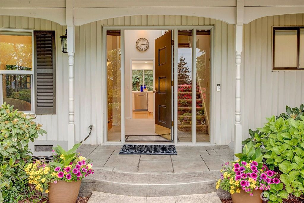 Photo of 19213 SE 46th Place, Issaquah, WA 98027 (MLS # 2520363)