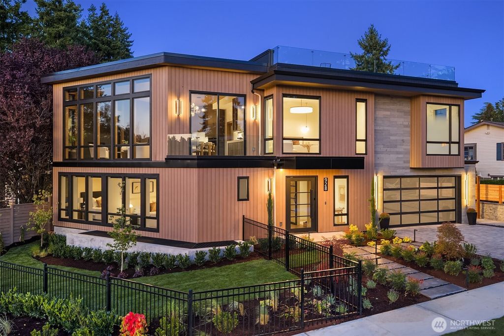 Photo of 928 and 926 18th Avenue W, Kirkland, WA 98033 (MLS # 2432526)