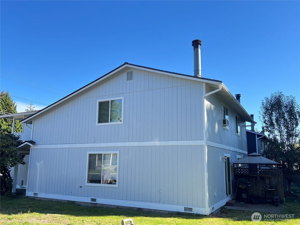 Photo of 402 4th Street SE, Auburn, WA 98002 (MLS # 2393409)