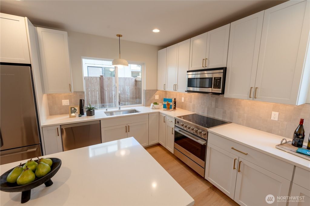 Photo of 13540 39th Avenue NE #C, Seattle, WA 98125 (MLS # 2515907)