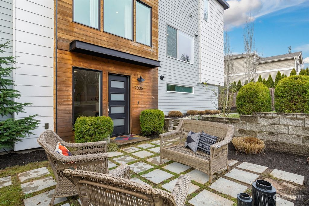 Photo of 7005 118th Place NE, Kirkland, WA 98033 (MLS # 2319918)