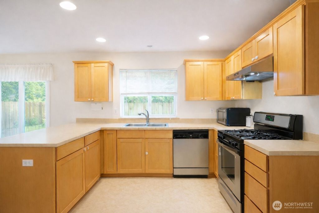 Photo of 3403 159th Street SW #B, Lynnwood, WA 98087 (MLS # 2476880)