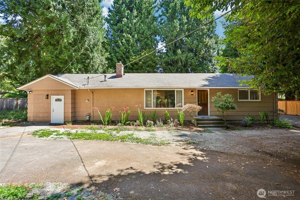 Photo of 16220 Ambaum Boulevard S, Burien, WA 98148 (MLS # 2550816)