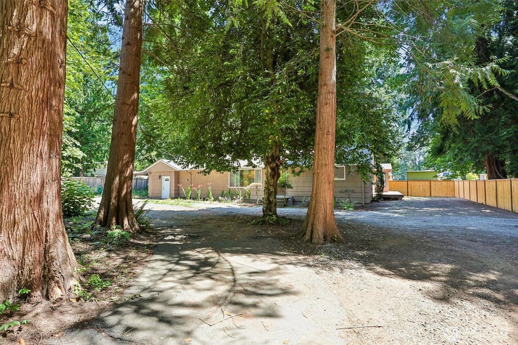 Photo of 16220 Ambaum Boulevard S, Burien, WA 98148 (MLS # 2550816)