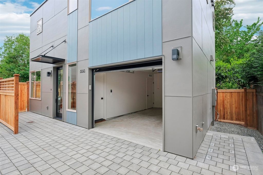 Photo of 8045 Wallingford Avenue N, Seattle, WA 98103 (MLS # 2239250)