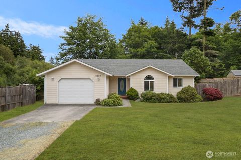Photo of 2220 Williams Road, Oak Harbor, WA 98177 (MLS # 2529867)