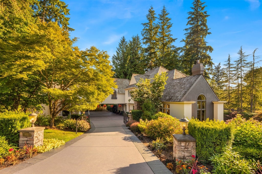 Photo of 6351 163rd Place SE, Bellevue, WA 98006 (MLS # 2598934)