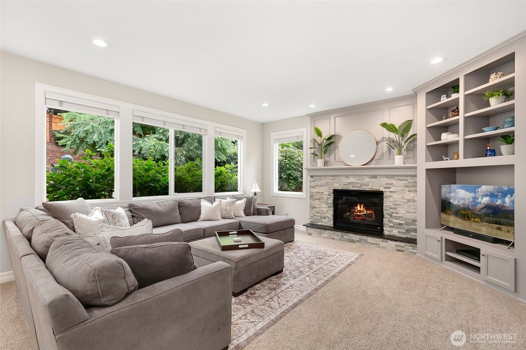 Photo of 27534 SE 28th Place, Sammamish, WA 98075 (MLS # 2423896)