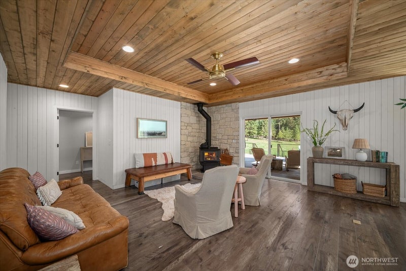 822 Little Spokane River Road