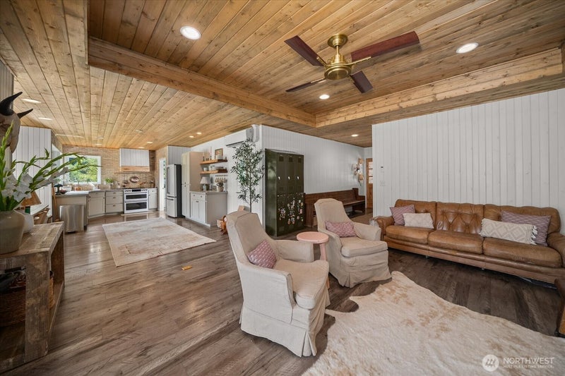 822 Little Spokane River Road