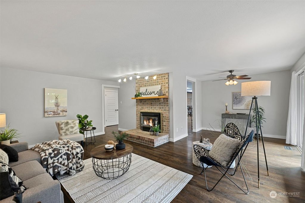 Photo of 16203 NE 3rd Street, Bellevue, WA 98008 (MLS # 2237036)