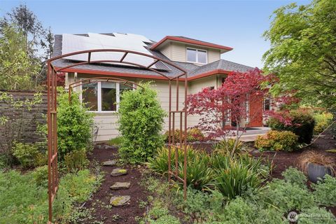 Photo of 302 Phoenix Way, Vancouver, WA 98661 (MLS # 2504023)