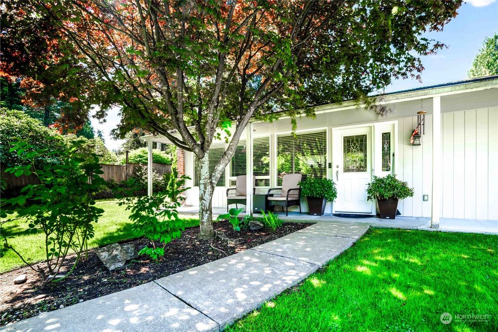 Photo of 3818 NE 178th Street, Lake Forest Park, WA 98155 (MLS # 2240746)