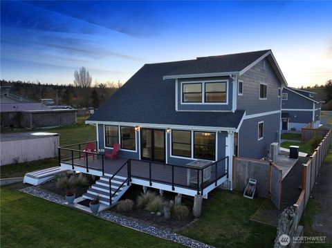 Photo of 2805 N Bluff Road Rd, Greenbank, WA 98253 (MLS # 2498969)