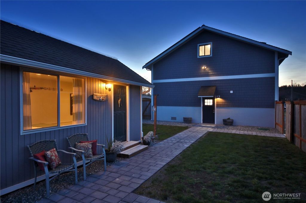 Photo of 2805 N Bluff Road Rd, Greenbank, WA 98253 (MLS # 2498969)