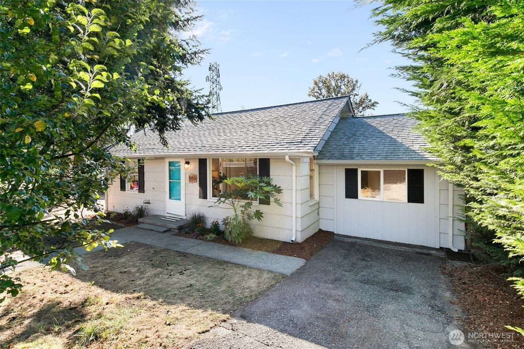 Photo of 551 Grandey Way NE, Renton, WA 98056 (MLS # 2439534)