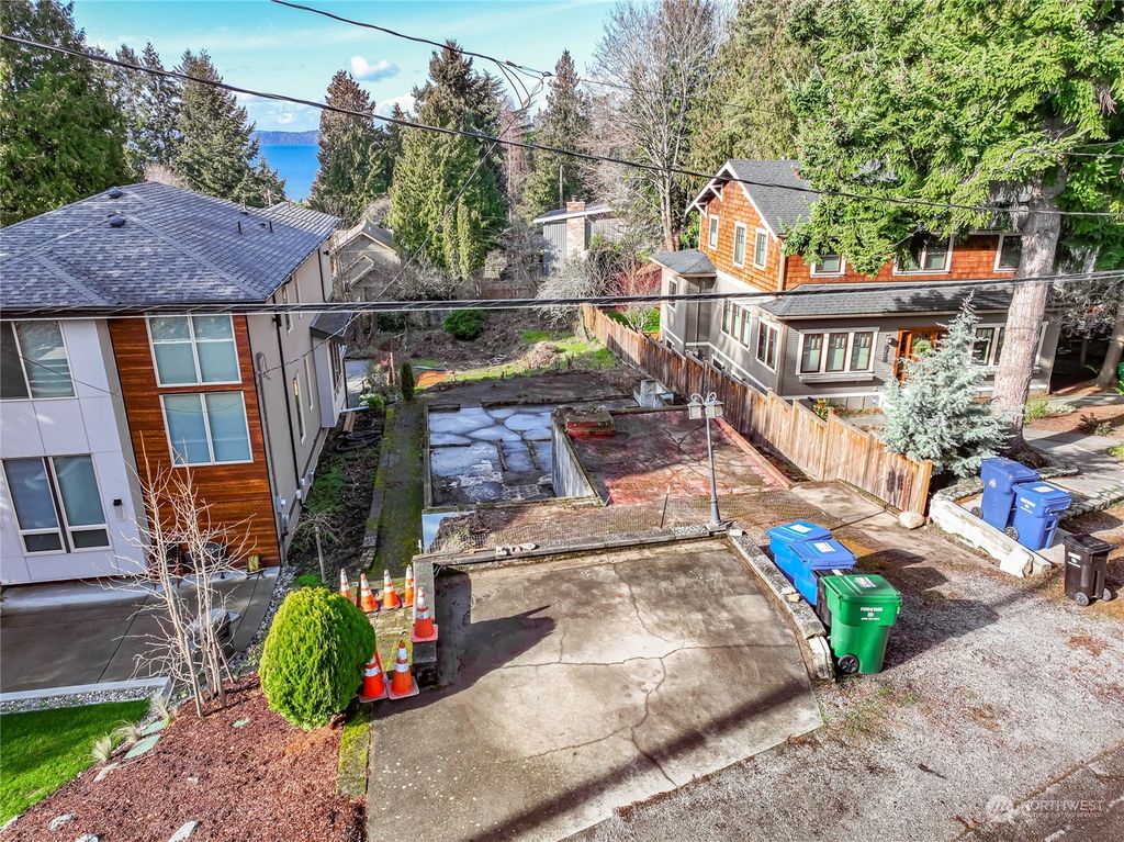 Photo of 6733 46th Avenue SW, Seattle, WA 98136 (MLS # 2036620)